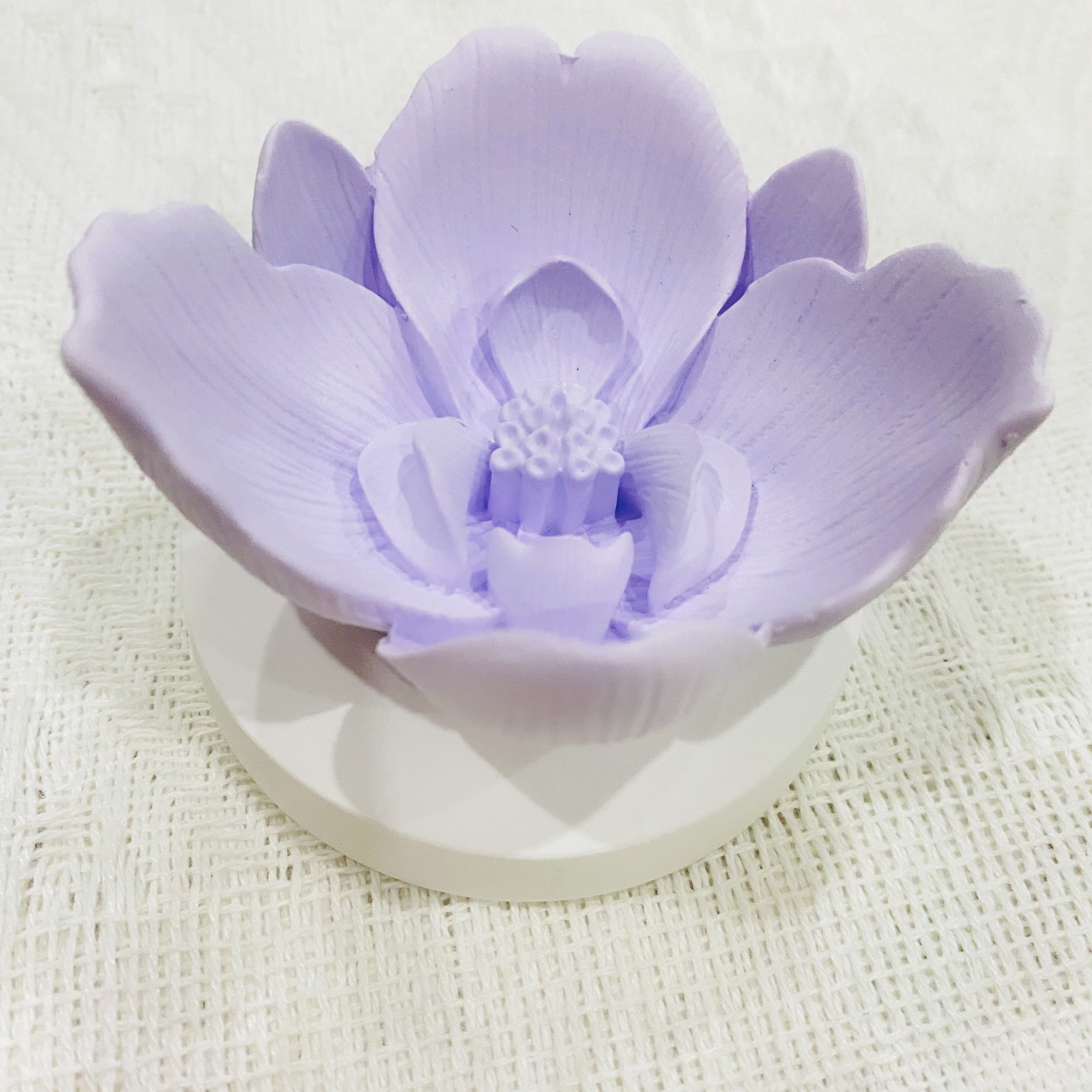 Wholesale Home Car Decoration Air Freshener Ceramic Scented Aroma Plaster Porcelain Flower Fragrance Essential Oil Diffuser