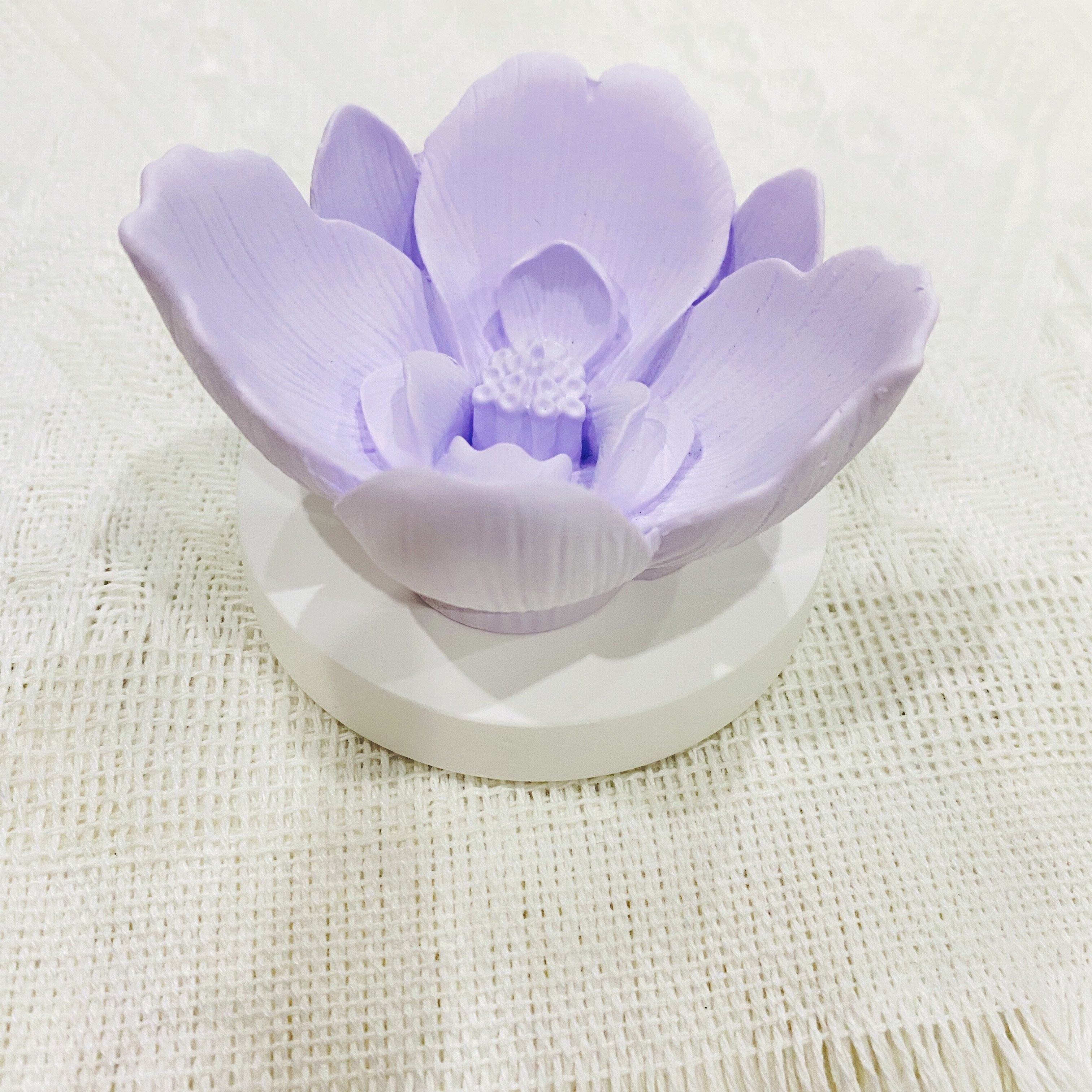 Wholesale Home Car Decoration Air Freshener Ceramic Scented Aroma Plaster Porcelain Flower Fragrance Essential Oil Diffuser