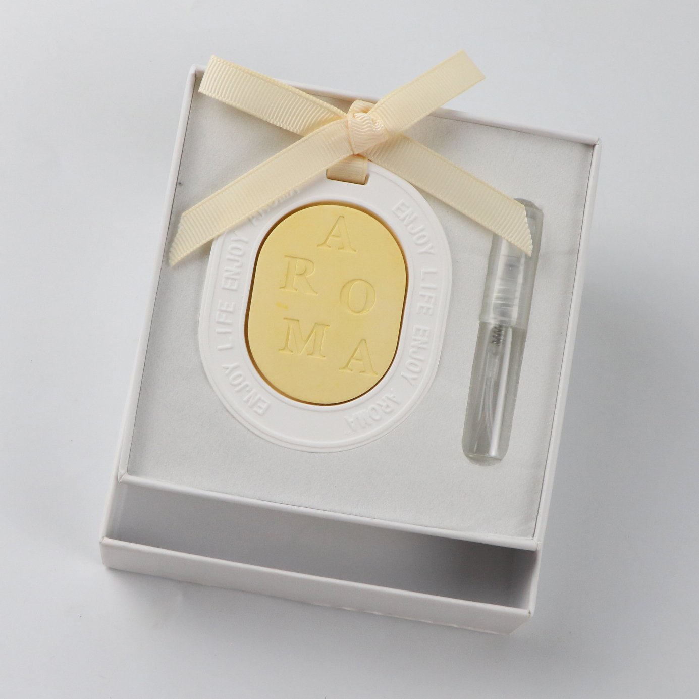 FinRu Stocked Wholesale Oval Scented Ceramic Aromatherapy Essential Oil Diffuser Hanging Car Aroma Pendant Air Freshener