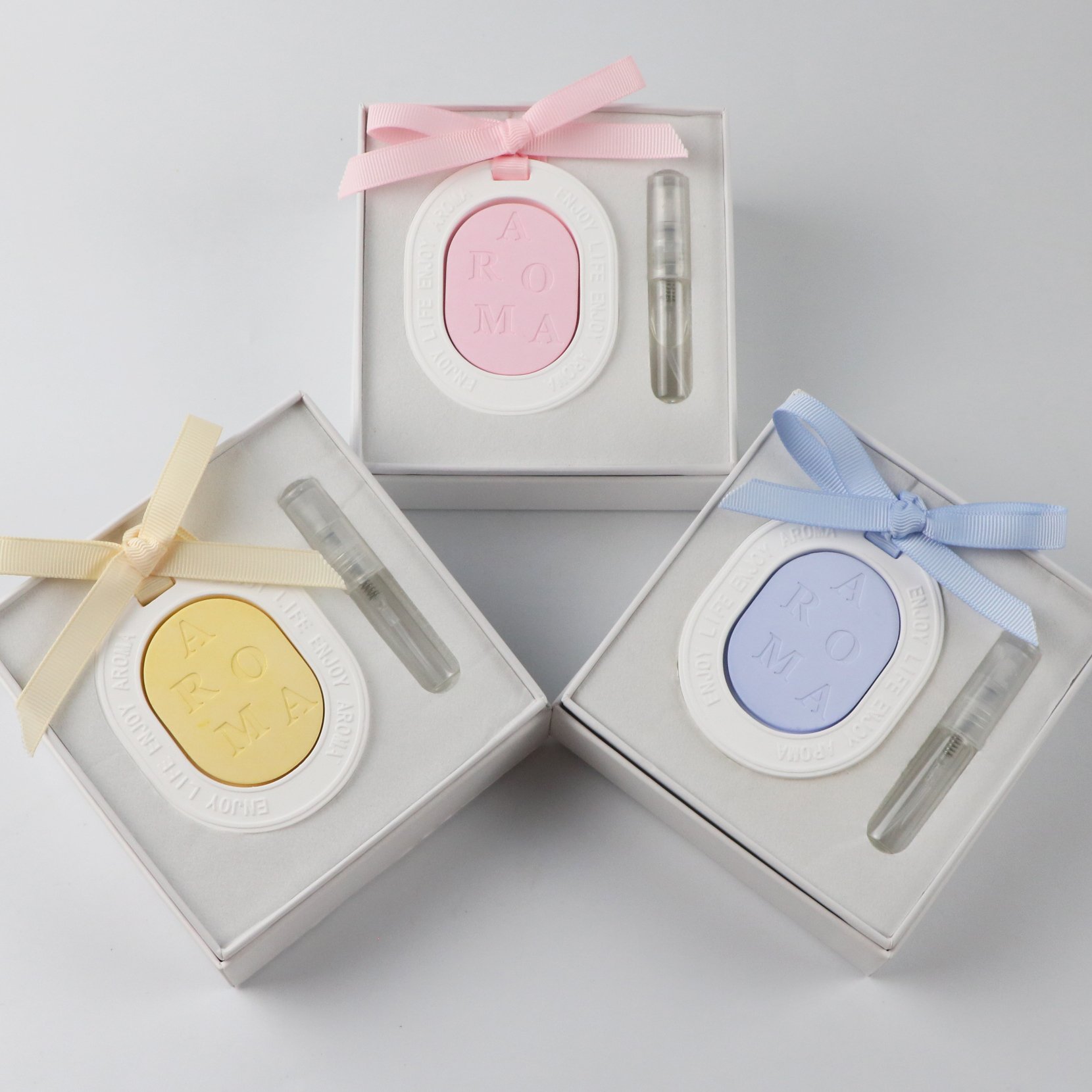 FinRu Stocked Wholesale Oval Scented Ceramic Aromatherapy Essential Oil Diffuser Hanging Car Aroma Pendant Air Freshener