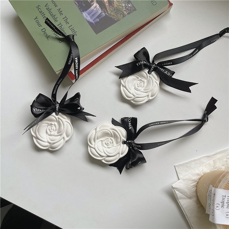 Car Fragrance Pendant Long-lasting Car perfume Pendant with camellia shape strong aroma car perfume