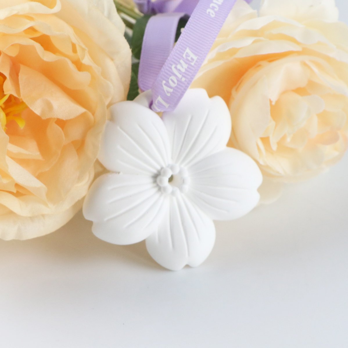 Stocked Wedding Gift Hanging Car Wardrobe Air Freshener Scented Ceramic Aroma Porcelain Flower Essential Oil Fragrance Diffuser