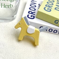 Yellow-pony