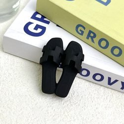 Black-slipper