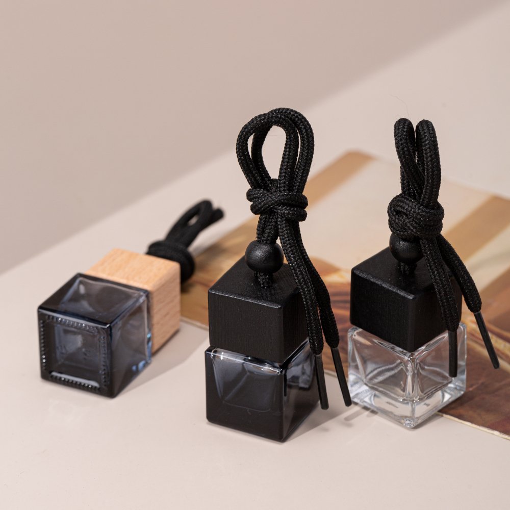 8ml Black Wood Cap Empty Luxury Mini Classic Hanging Glass Car Air Freshener Essential Oil Perfume Car Diffuser Bottle