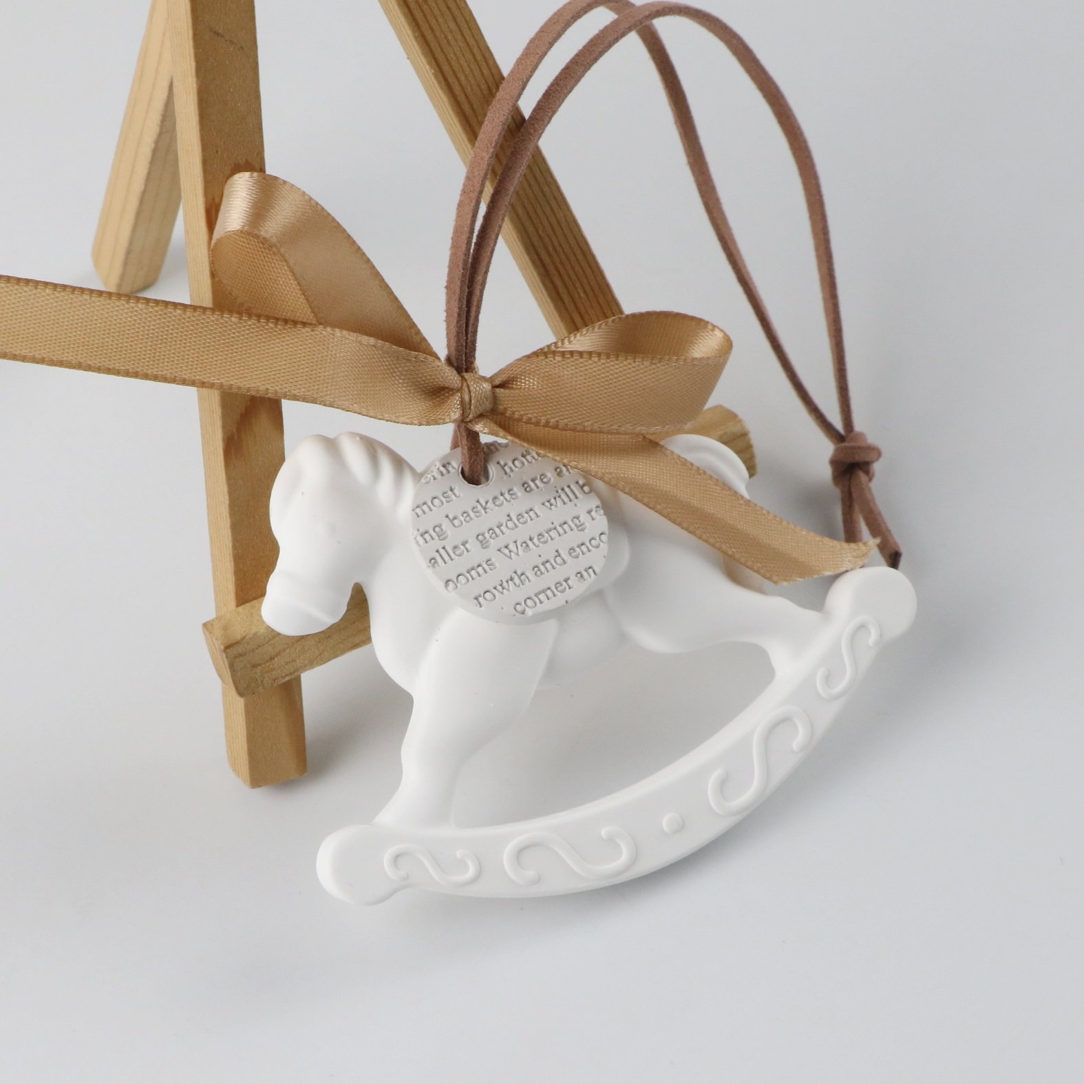 FinRu Wholesale Hanging Car Wardrobe Air Freshener Scented Ceramic Aroma Plaster Porcelain Flower Fragrance Oil Diffuser