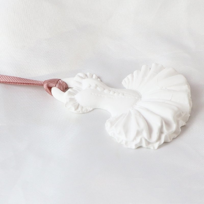 FinRu Stocked White Wedding Dress Shaped Home Car Perfume Decoration Scented Ceramic Aroma Fragrance Essential Oil Diffuser