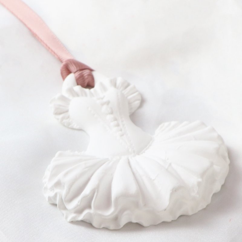 FinRu Stocked White Wedding Dress Shaped Home Car Perfume Decoration Scented Ceramic Aroma Fragrance Essential Oil Diffuser