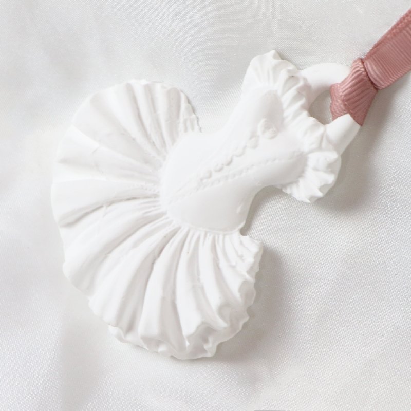 FinRu Stocked White Wedding Dress Shaped Home Car Perfume Decoration Scented Ceramic Aroma Fragrance Essential Oil Diffuser