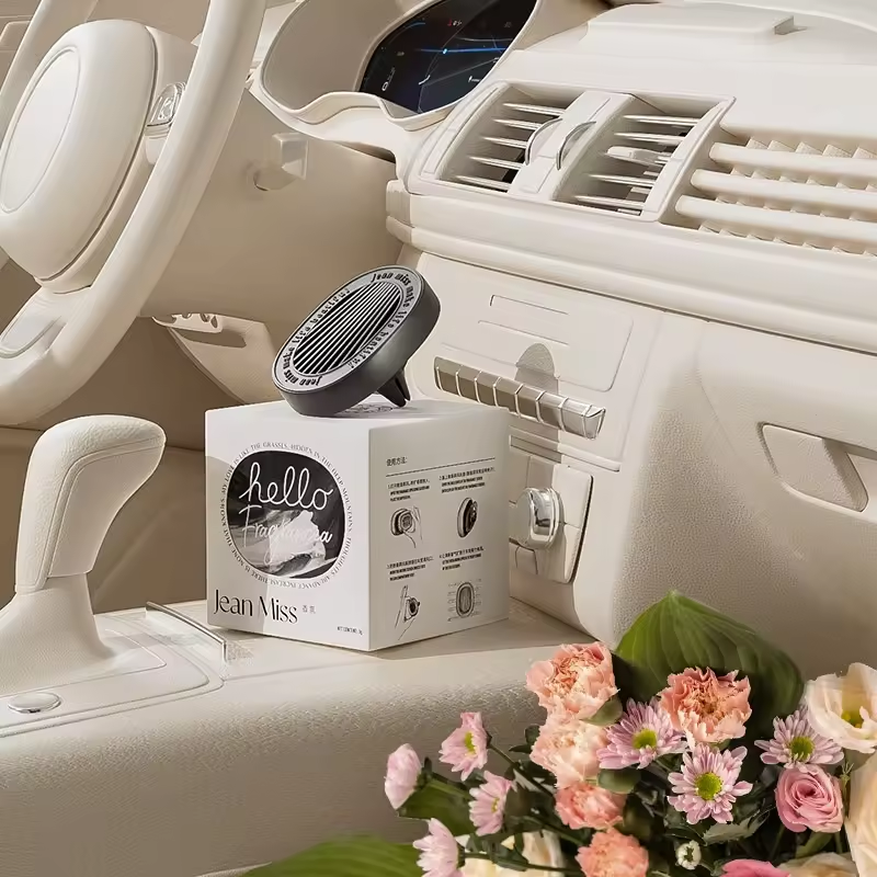 Car air outlet aromatherapy decoration Light fragrance car fragrance decoration car solid perfume