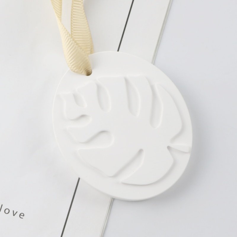 FinRu Customized Logo Oval Scented Ceramic Aromatherapy Essential Oil Fragrance Diffuser Hanging Car Aroma Air Freshener