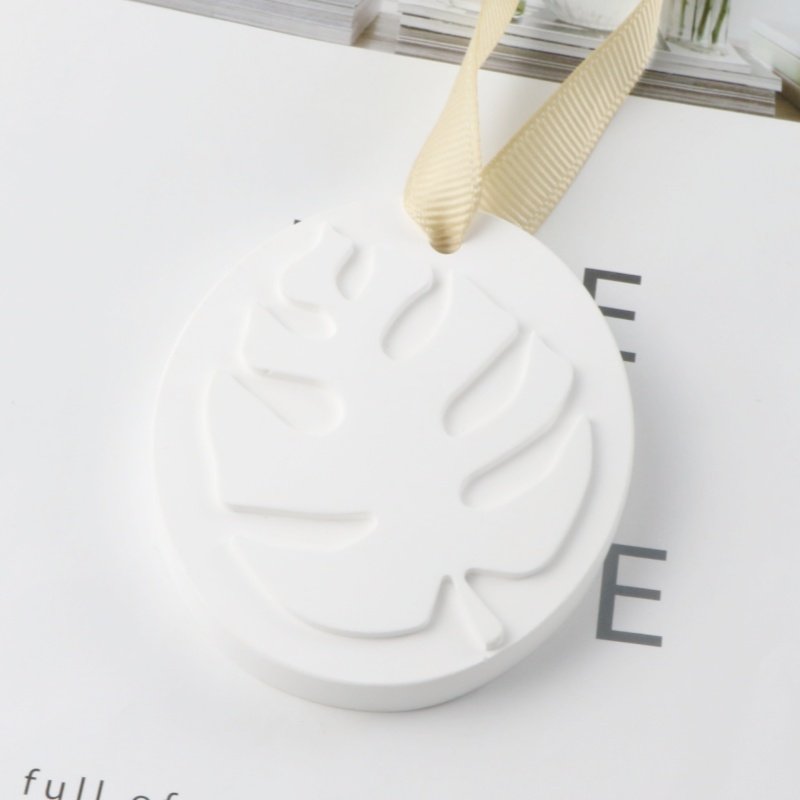 FinRu Customized Logo Oval Scented Ceramic Aromatherapy Essential Oil Fragrance Diffuser Hanging Car Aroma Air Freshener