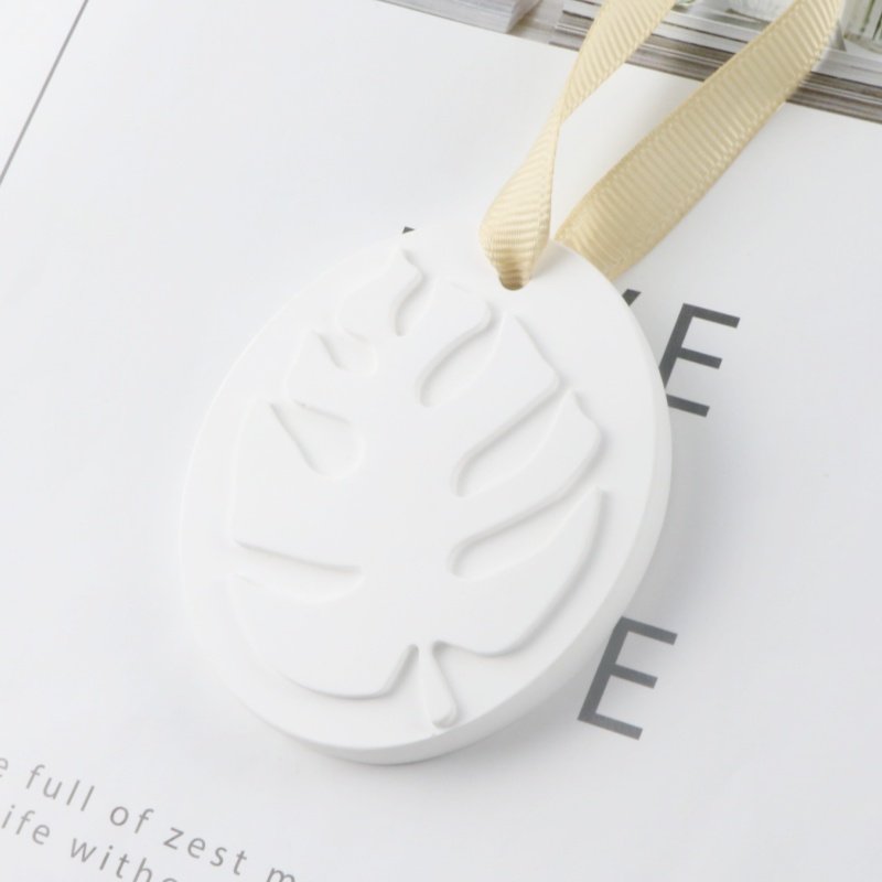 FinRu Customized Logo Oval Scented Ceramic Aromatherapy Essential Oil Fragrance Diffuser Hanging Car Aroma Air Freshener