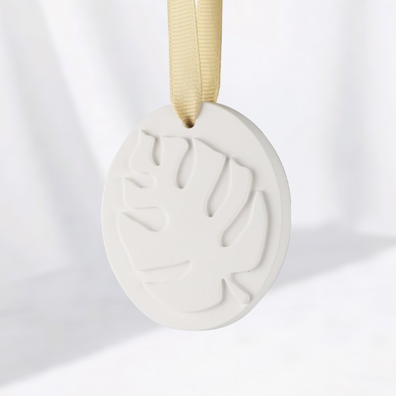 FinRu Customized Logo Oval Scented Ceramic Aromatherapy Essential Oil Fragrance Diffuser Hanging Car Aroma Air Freshener