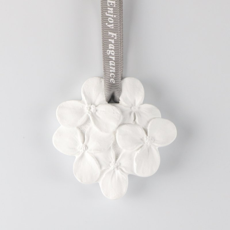 Wholesale Stocked Car Hanging Oval Ceramic Aroma Stone Scented Pendent Wardrobe Air Freshener Fragrance Aroma Porcelain Diffuser