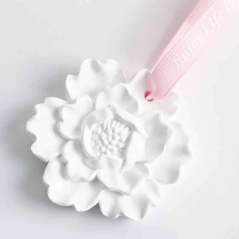 Luxury Hanging Home Car Wardrobe Air Freshener Scented Ceramic Aroma Plaster Porcelain Flower Fragrance Essential Oil Diffuser