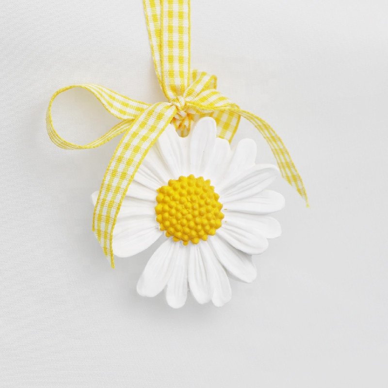 White Daisy Flower Shaped Scented Ceramic Aroma Plaster Porcelain Fragrance Essential Oil Diffuser Hanging Car Air Freshener