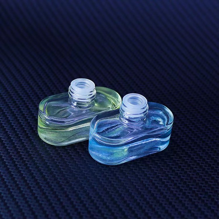 2022 New Car Accessories Mini Car Aroma Diffuser Aromatherapy Fragrance Diffus Bottle Customize Car Air Freshener reshener