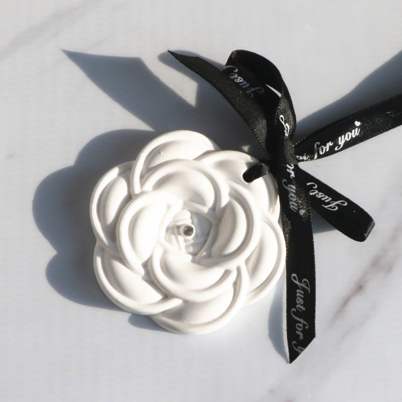 FinRu Factory Stocked Camellia Flower Scented Ceramic Aroma Porcelain Fragrance Oil Diffuser Hanging Car Wardrobe Air Freshener