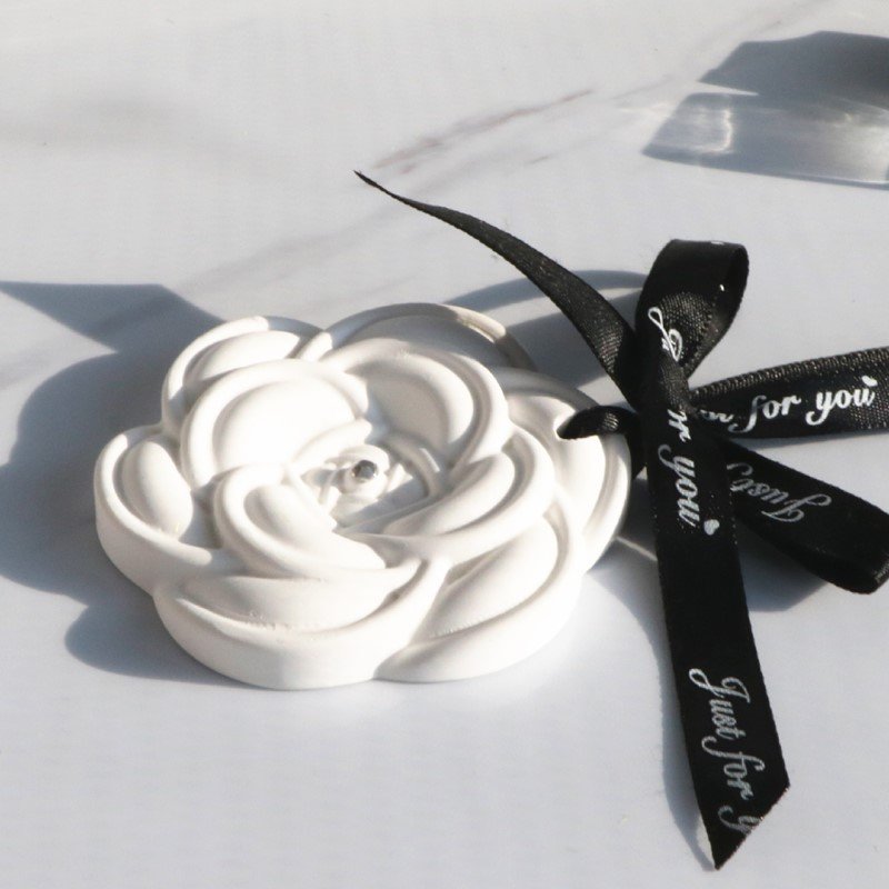 FinRu Factory Stocked Camellia Flower Scented Ceramic Aroma Porcelain Fragrance Oil Diffuser Hanging Car Wardrobe Air Freshener