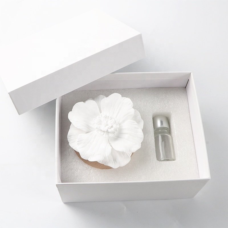 Stocked Wholesale Scented Car Home Aroma Air Freshener Wood Base Handmade Porcelain Ceramic Flower Fragrance Oil Diffuser