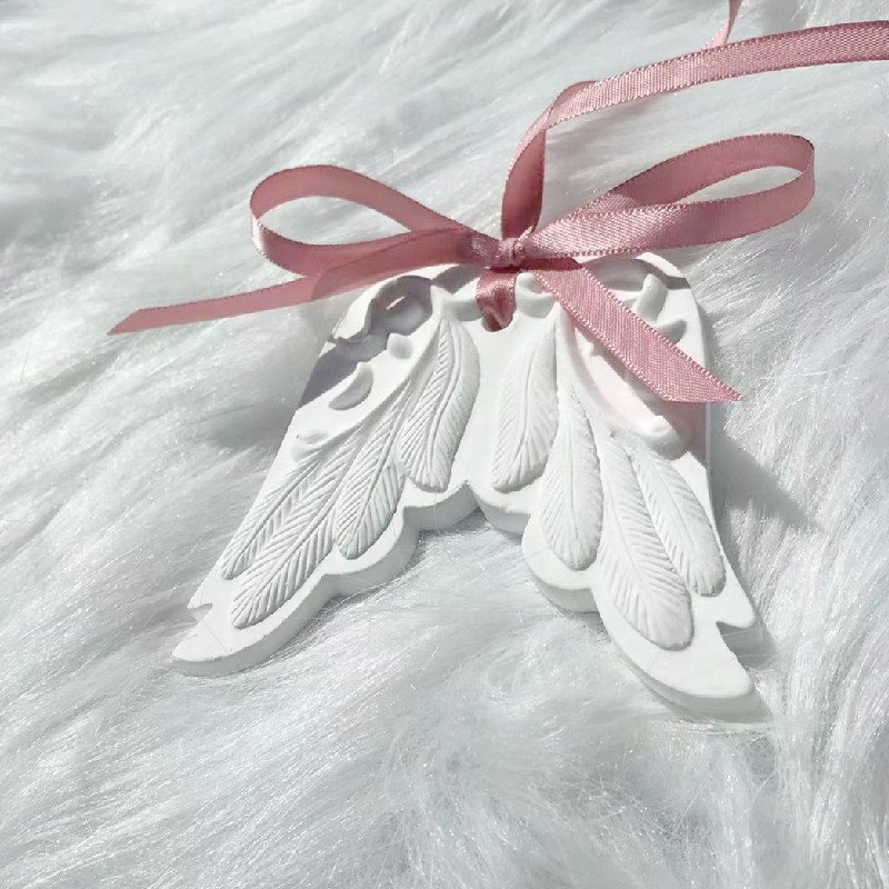 FinRu Wholesale Hanging Wing Shaped Car Wardrobe Air Freshener Scented Ceramic Aroma Plaster Porcelain Essential Oil Diffuser