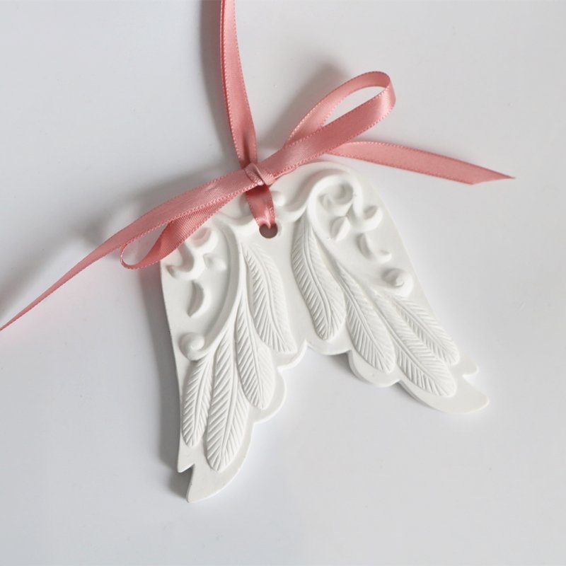 FinRu Wholesale Hanging Wing Shaped Car Wardrobe Air Freshener Scented Ceramic Aroma Plaster Porcelain Essential Oil Diffuser