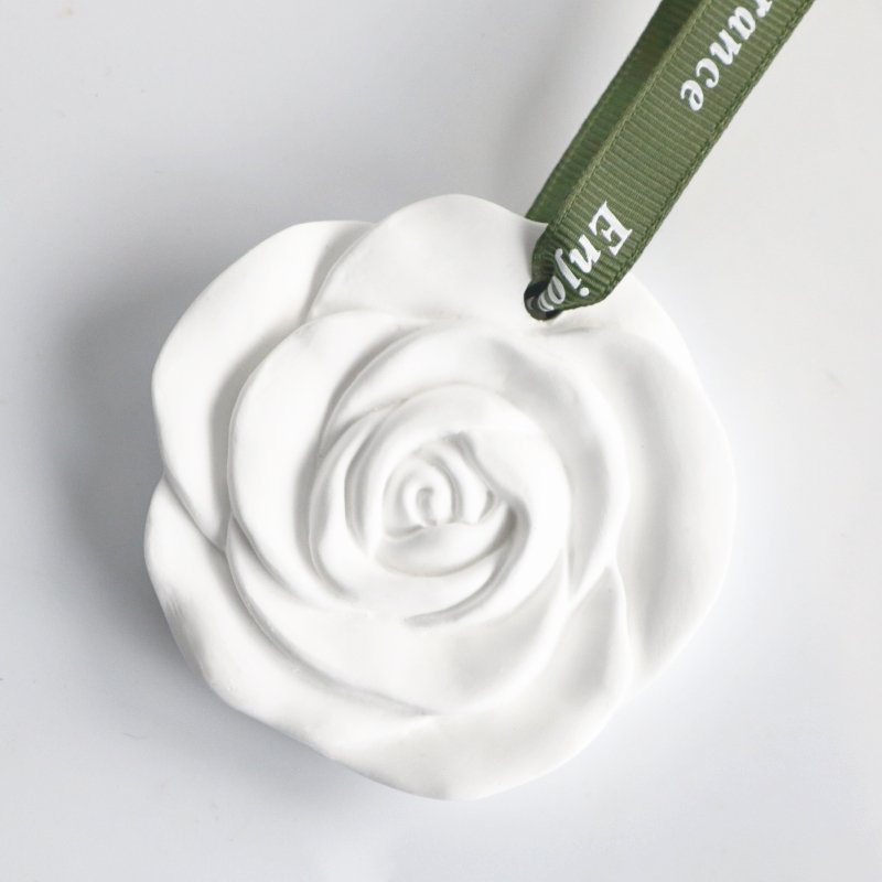 Wholesale Stocked Hanging Aromatherapy Pendant Scented Ceramic Flower Aroma Stone Flower Fragrance Essential Oil Diffuser