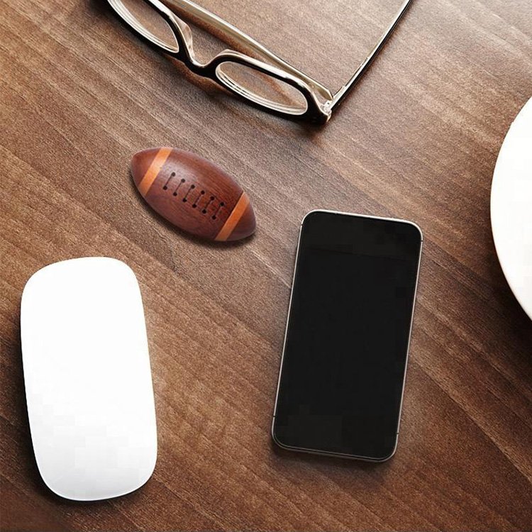Long Lasting Luxury Aromatic Black Walnut Diffuser Car Vent Solid Air Freshener Clip Pine Wood Rugby Car Perfume Diffuser