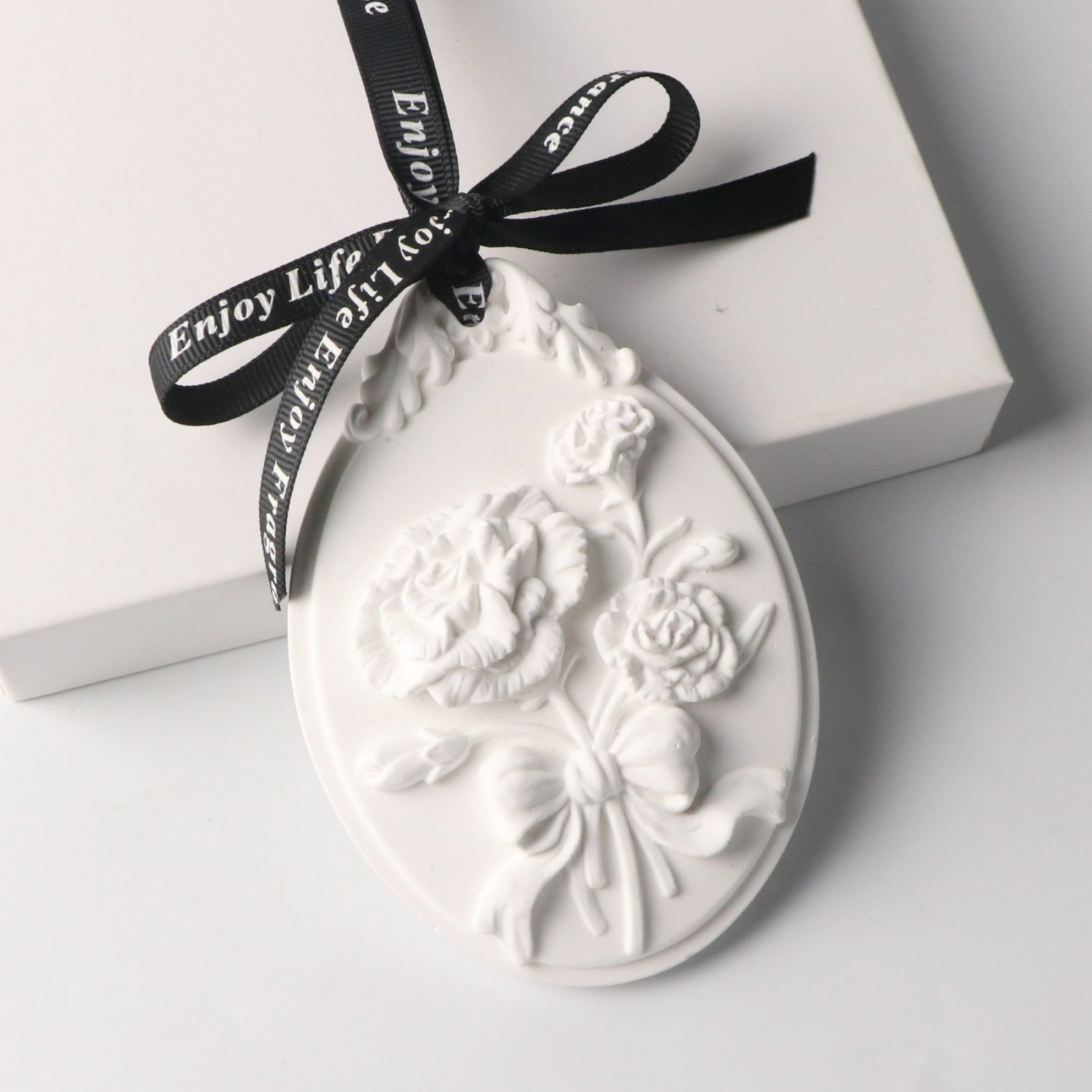 Rose Flower Hanging Car Wardrobe Air Freshener Home Decoration Scented Ceramic Fragrance Aroma Porcelain Essential Oil Diffuser