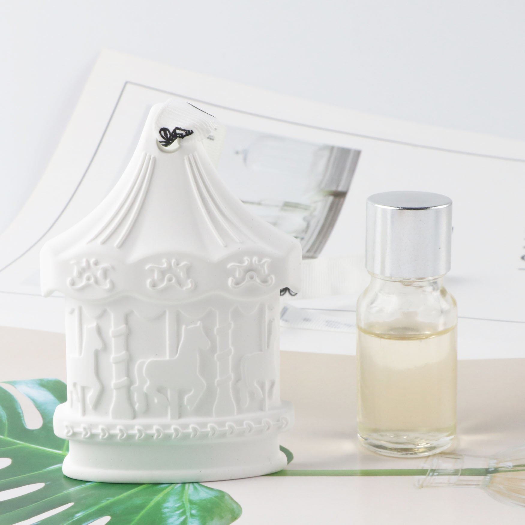 Wholesale Stocked Hanging Car Wardrobe Aroma Flower Air Freshener Scented Ceramic Porcelain Fragrance Essential Oil Diffuser
