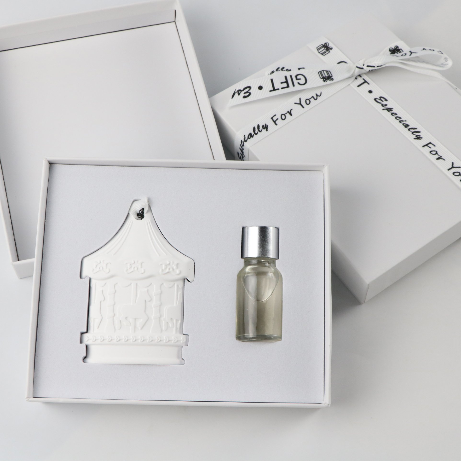 Wholesale Stocked Hanging Car Wardrobe Aroma Flower Air Freshener Scented Ceramic Porcelain Fragrance Essential Oil Diffuser