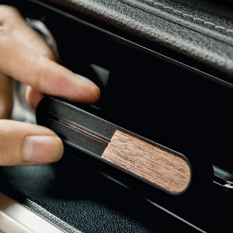 Luxury Car Fragrance Diffuser Air Freshener Vent Clips Scents Diffuser Car Freshener with Long Lasting Fragrance Stick Best Gift
