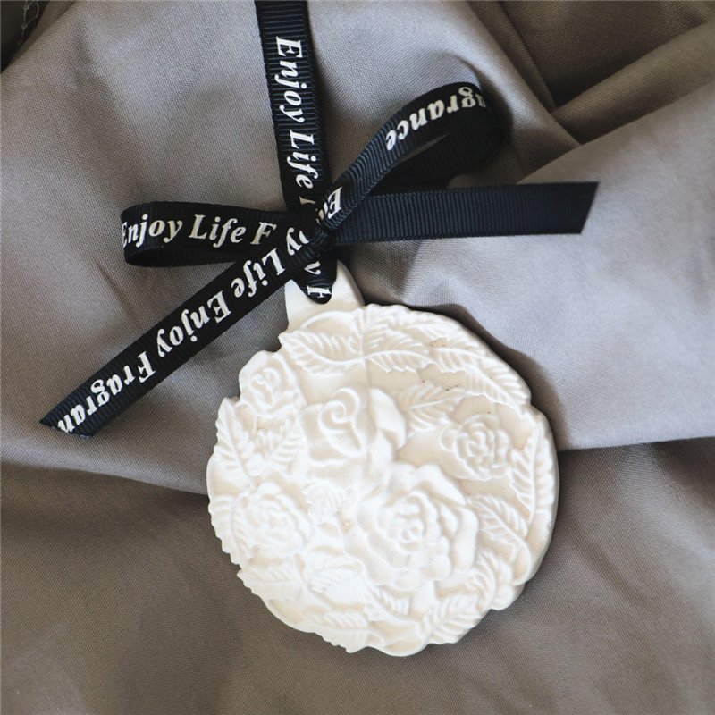 Factory Direct Round Hanging Car Wardrobe Air Freshener Home Scented Ceramic Aroma Plaster Fragrance Essential Oil Diffuser