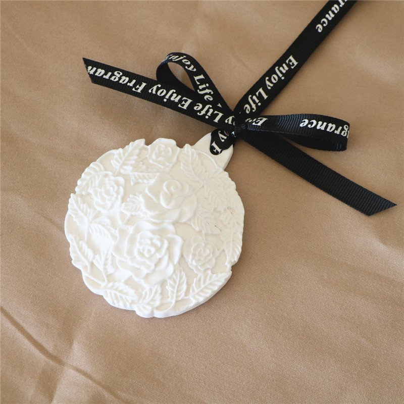Factory Direct Round Hanging Car Wardrobe Air Freshener Home Scented Ceramic Aroma Plaster Fragrance Essential Oil Diffuser