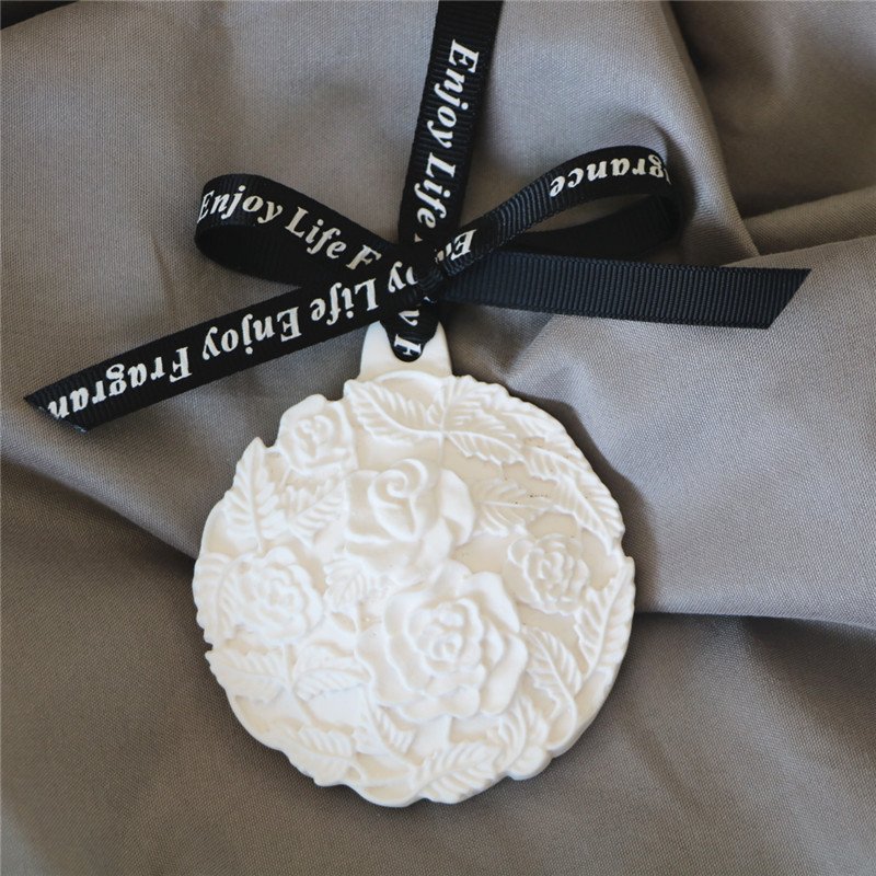 Factory Direct Round Hanging Car Wardrobe Air Freshener Home Scented Ceramic Aroma Plaster Fragrance Essential Oil Diffuser