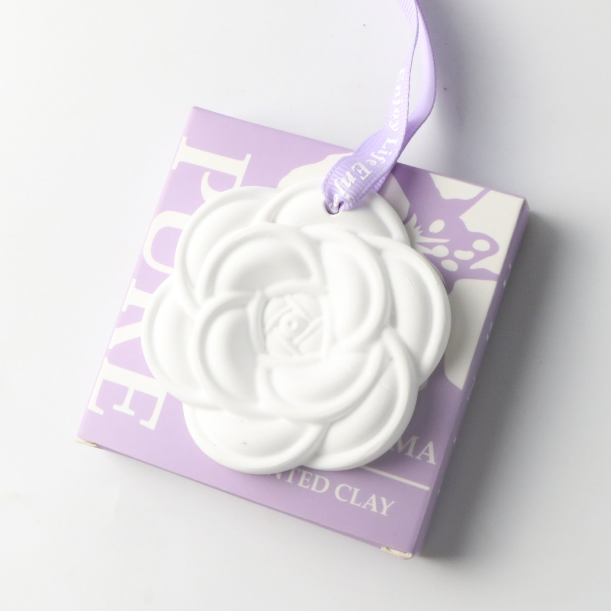 Wholesale Stocked Home Car Wardrobe Air Freshener Scented Ceramic Flower Aroma Porcelain Fragrance Essential Oil Diffuser