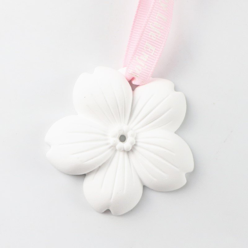 Wholesale Stocked Scented Ceramic Aroma Plaster Porcelain Flower Home Fragrance Oil Diffuser Hanging Car Wardrobe Air Freshener