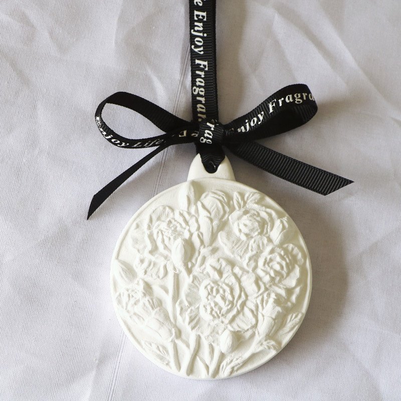 Factory OEM Custom White Plaster Round Hanging Scented Clay Aroma Stone Ceramic Flower Air Freshener Essential Oil Diffuser