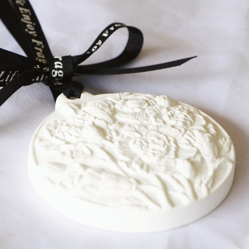 Factory OEM Custom White Plaster Round Hanging Scented Clay Aroma Stone Ceramic Flower Air Freshener Essential Oil Diffuser