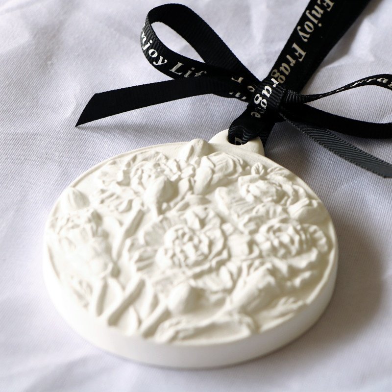 Factory OEM Custom White Plaster Round Hanging Scented Clay Aroma Stone Ceramic Flower Air Freshener Essential Oil Diffuser