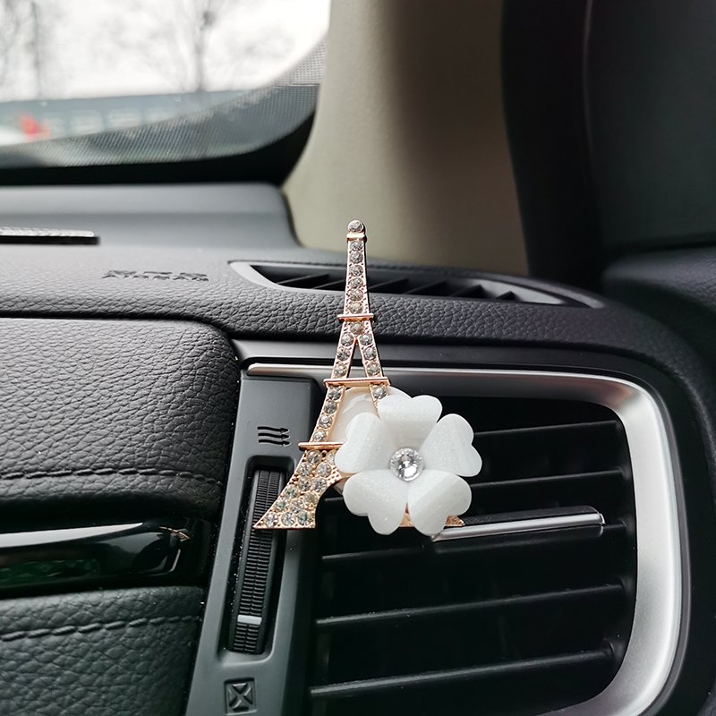 The air outlet of the car is air-conditioned and fragrant, and the perfume tower is decorated with flowers