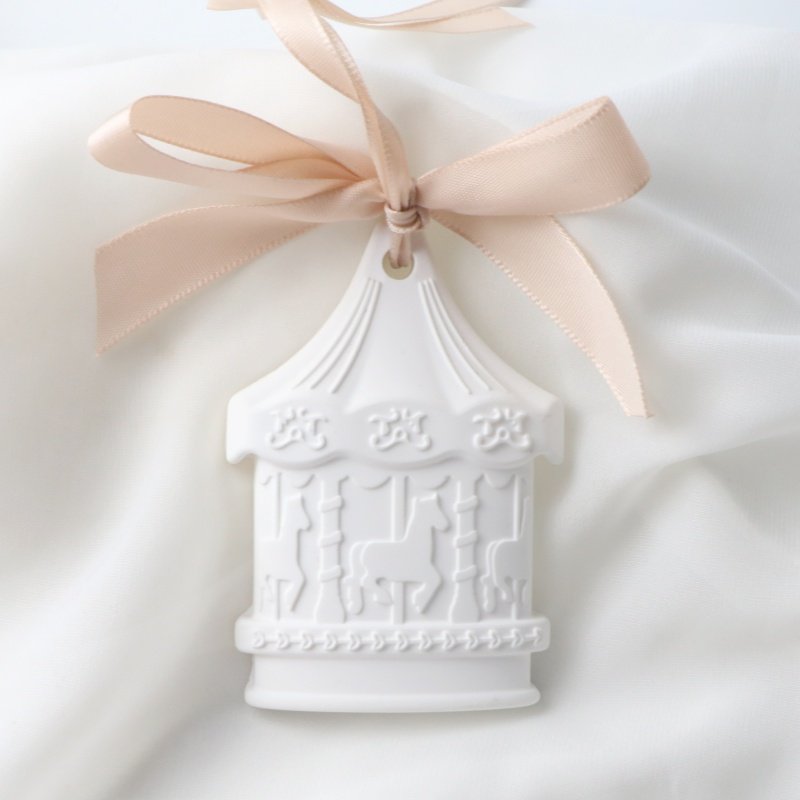 Factory Wholesale Scented Ceramic Aroma Plaster Flower Porcelain Fragrance Essential Oil Diffuser Hanging Wardrobe Air Freshener