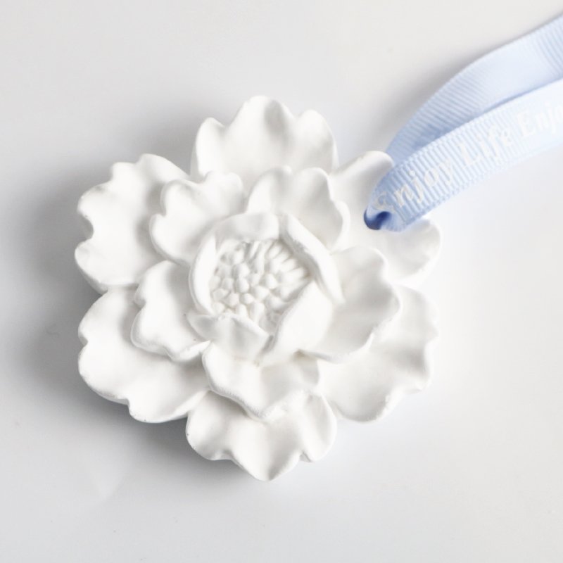 Factory Wholesale Air Freshener Hanging Decoration Pendant Scented Stone Ceramic Flower Aroma Plaster Fragrance Oil Diffuser