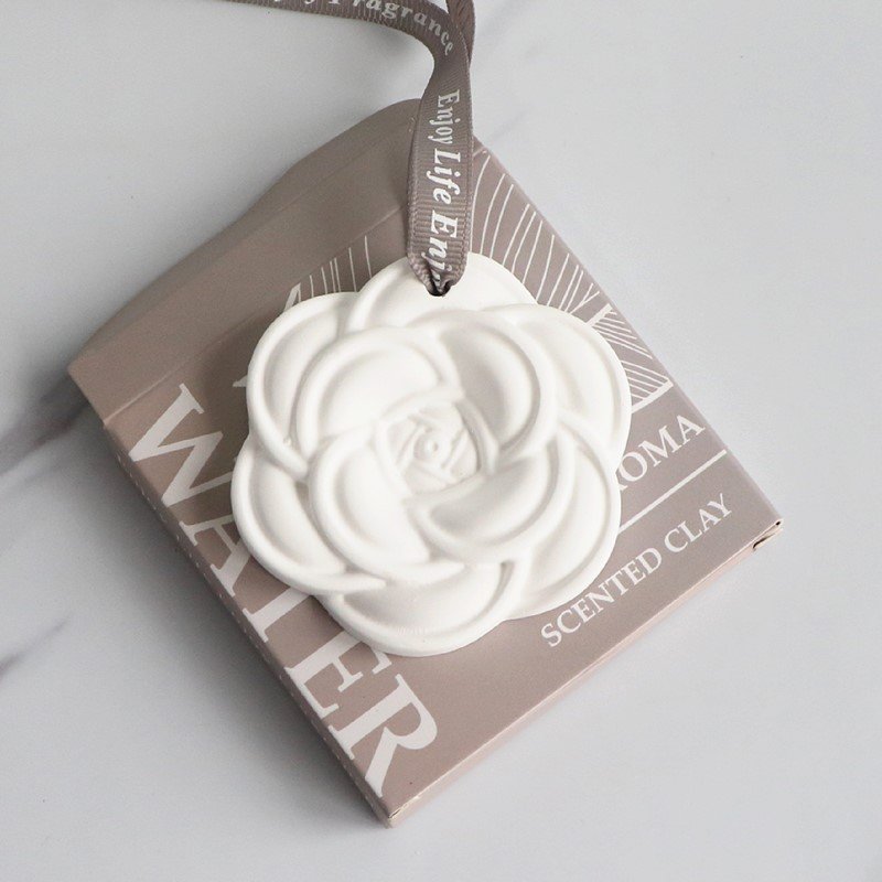 Stocked Hanging Car Wardrobe Air Freshener Scented Ceramic Camellia Flower Aroma Plaster Porcelain Flower Essential Oil Diffuser
