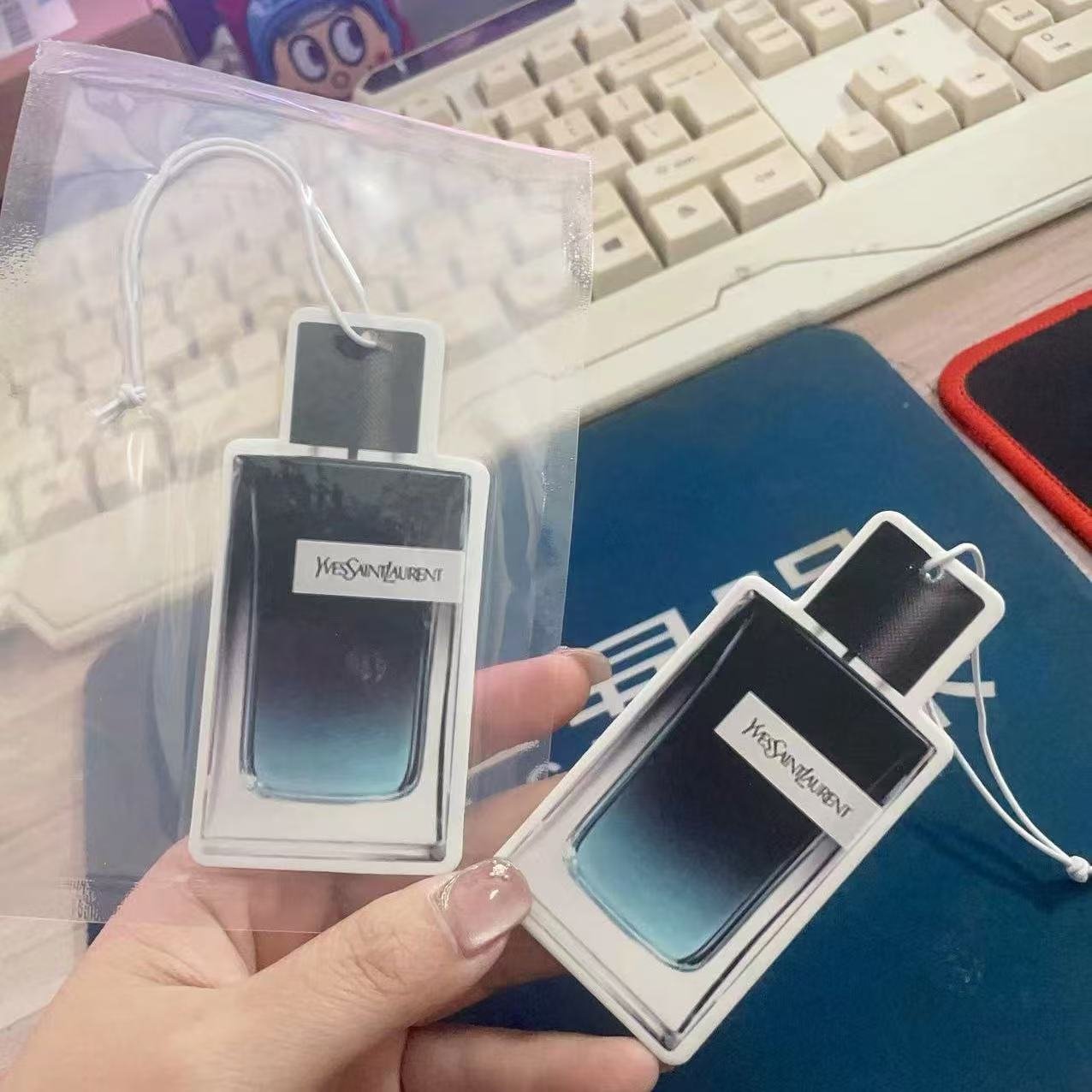 Custom Fragrance Car Perfume Card Scented Paper Card Perfume Bottle Shape With Long-lasting Scent Air Freshener Car Custom Logo
