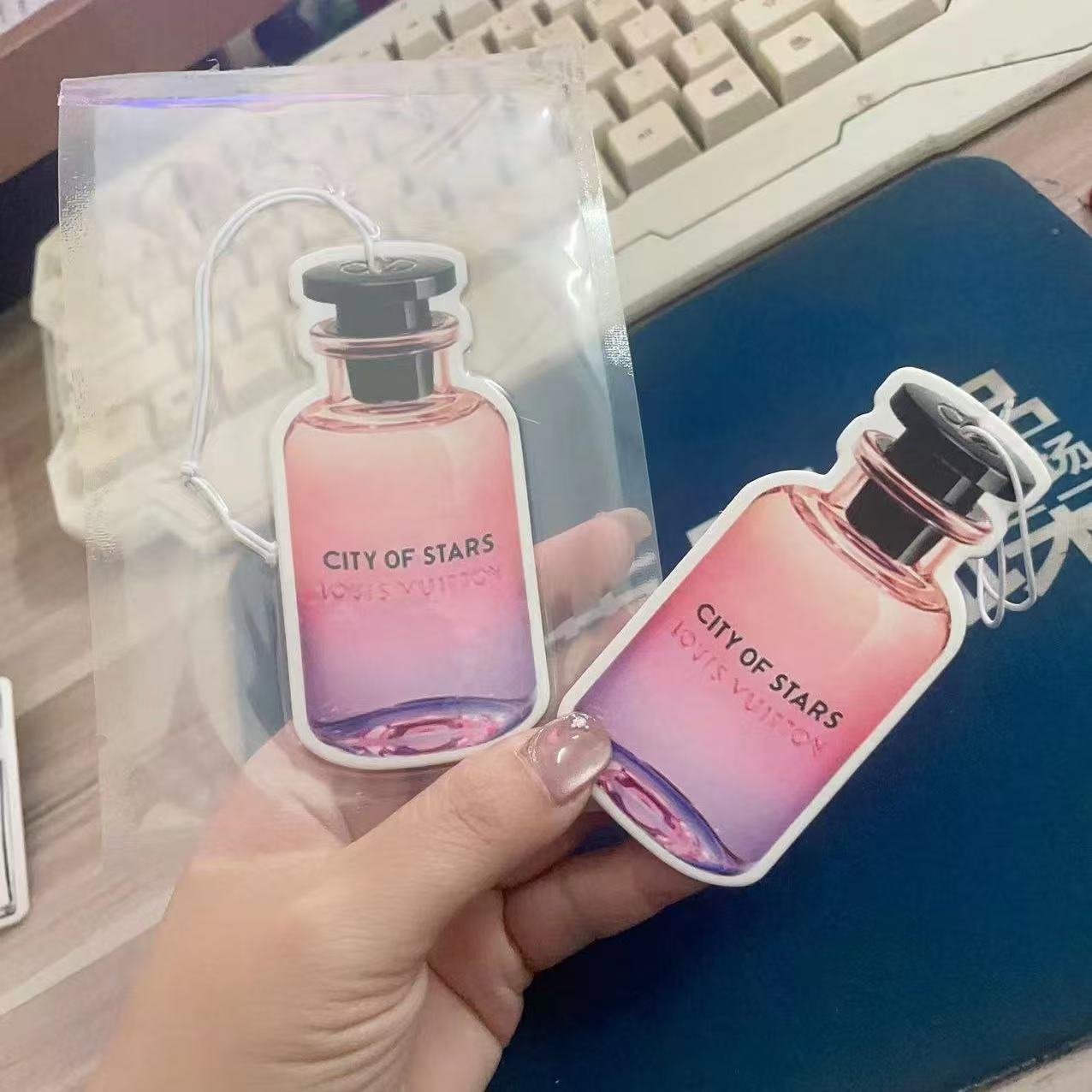 Custom Fragrance Car Perfume Card Scented Paper Card Perfume Bottle Shape With Long-lasting Scent Air Freshener Car Custom Logo
