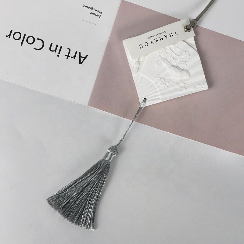 Wholesale Hanging Ceramic Aroma Stone Home Car Wardrobe Air Freshener Porcelain Flower Fragrance Essential Oil Diffuser