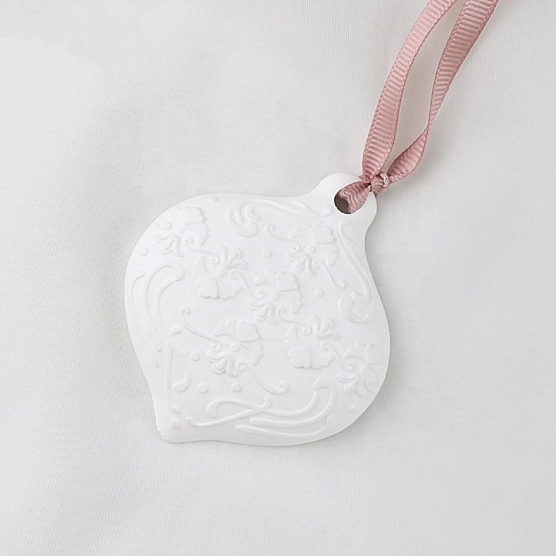 Stocked Hanging Car Home Wardrobe Air Freshener Scented Ceramic Flower Aroma Plaster Porcelain Fragrance Essential Oil Diffuser