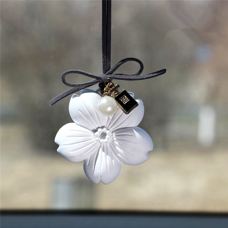 Wholesale Stocked Hanging Car Wardrobe Air Freshener Scented Ceramic Porcelain Flower Aroma Plaster Essential Oil Diffuser